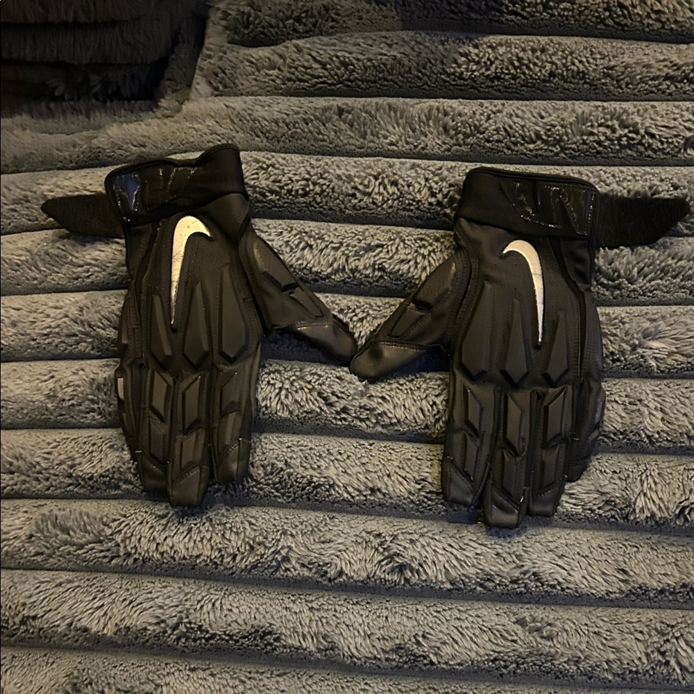 Nike Black and White Men's Gloves